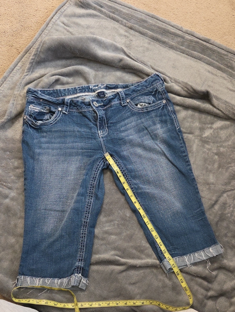 Amethyst Jeans Distressed Blue Cropped Denim Capris Size 20.